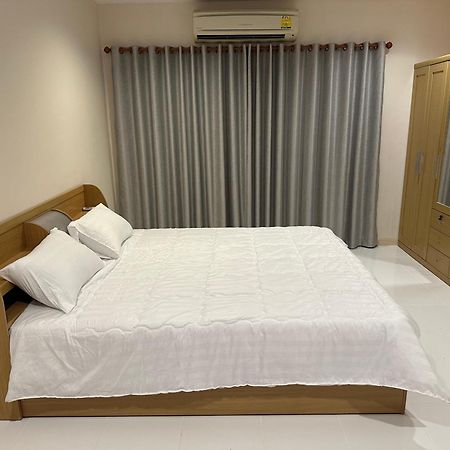 Country Complex Bangna Aparthotel Bangkok Buitenkant foto