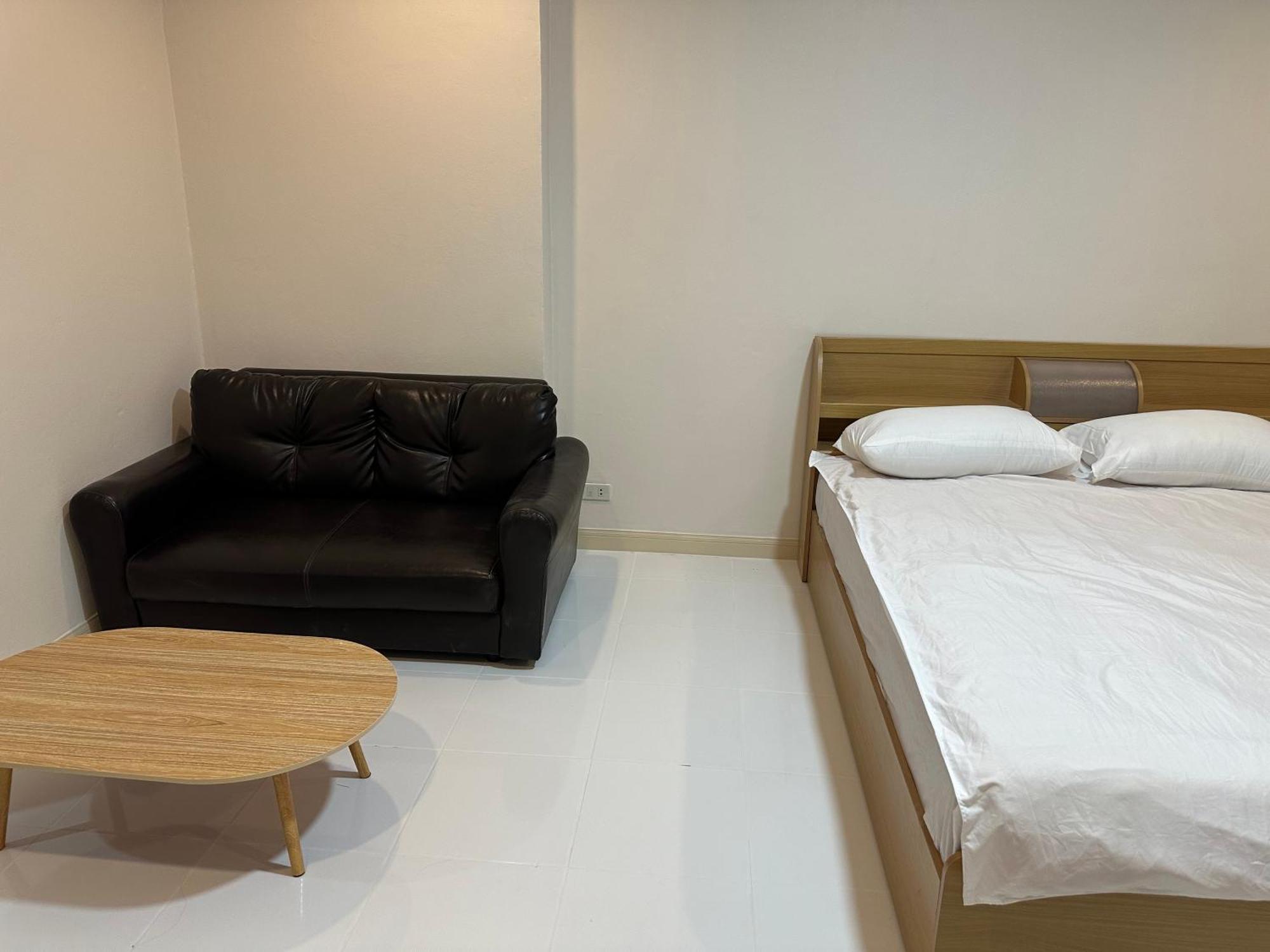 Country Complex Bangna Aparthotel Bangkok Buitenkant foto
