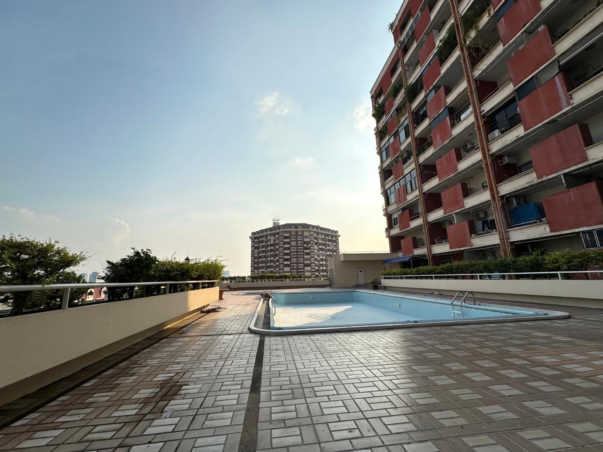 Country Complex Bangna Aparthotel Bangkok Buitenkant foto