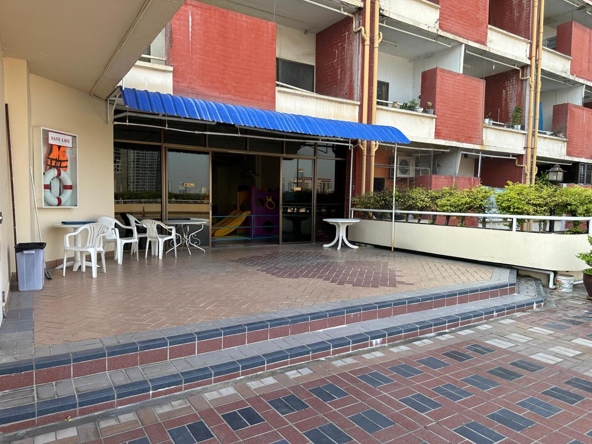 Country Complex Bangna Aparthotel Bangkok Buitenkant foto