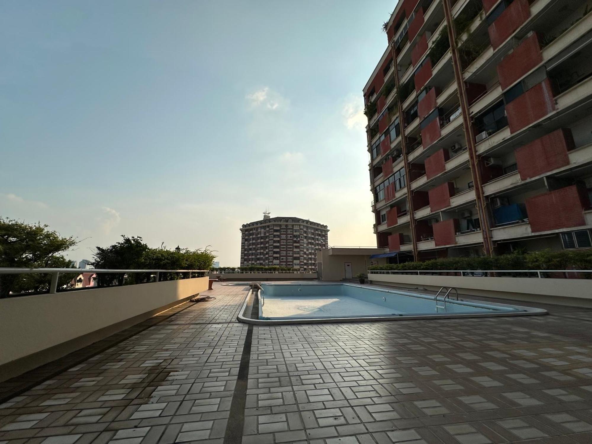 Country Complex Bangna Aparthotel Bangkok Buitenkant foto